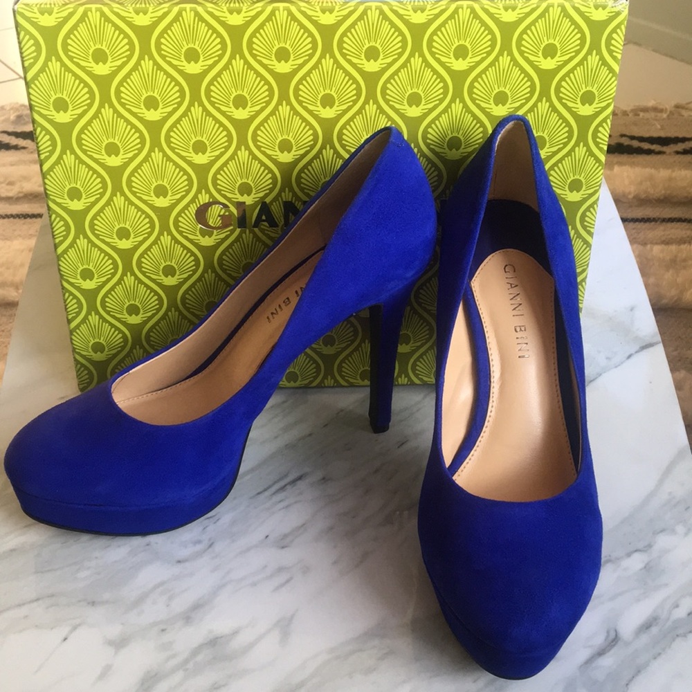 🎉HP!🎉 NWT Royal Blue Suede Gianni Bini Heels